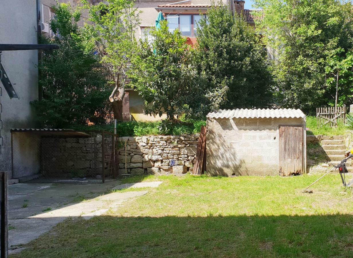Apartman Kyra Pula Exterior photo